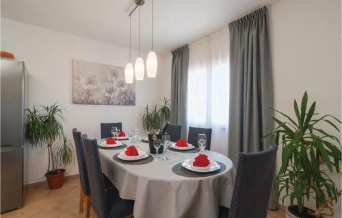 Three-bedroom Holiday Home In Seoca