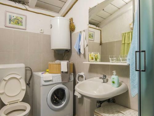 Charming Holiday Home In Sopot Near The Lake