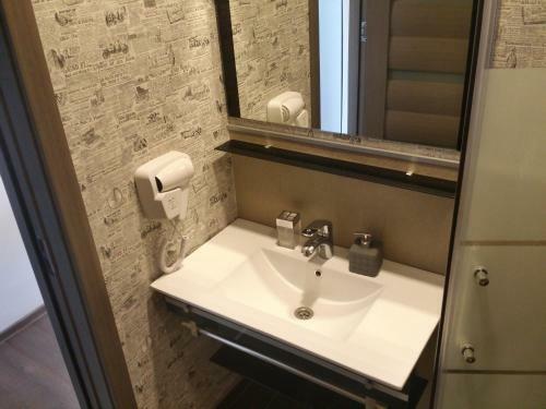 Hostal Anacris Guesthouse