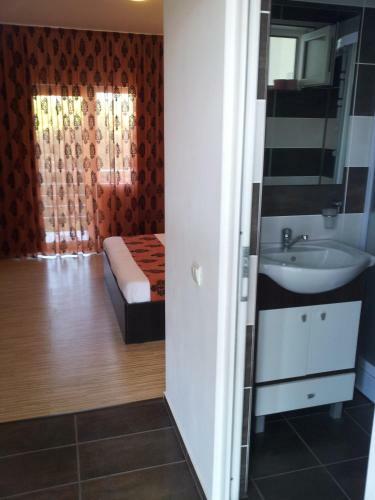 Hostal Anacris Guesthouse
