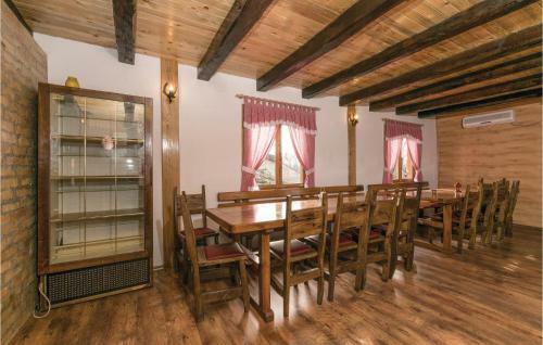 Four-bedroom Holiday Home In Velika Buna