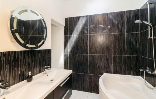 Four-bedroom Apartment In Klek