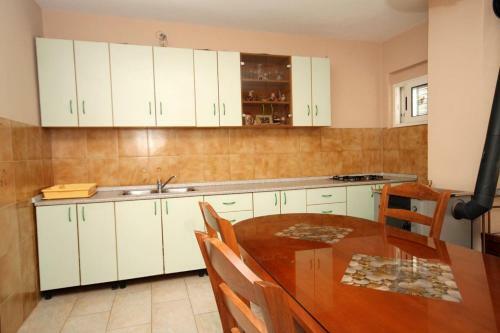 Hostal Apartments And Rooms With Parking Space Mrljane, Pasman - 299