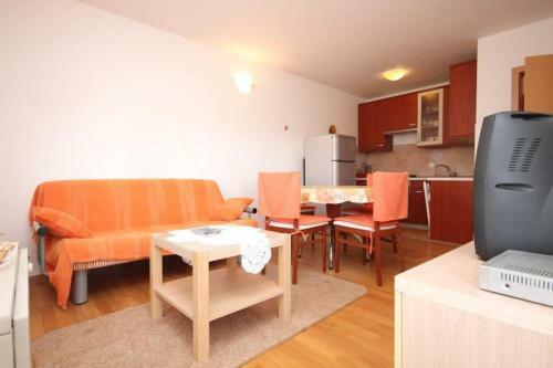 Apartments With A Parking Space Valbandon, Fazana - 7269