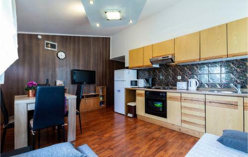 Two-bedroom Apartment In Fondole