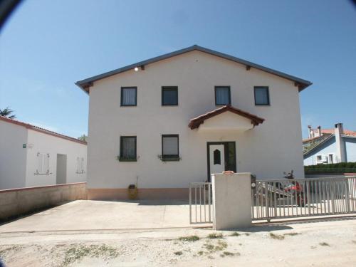 Apartments With A Parking Space Valbandon, Fazana - 2310