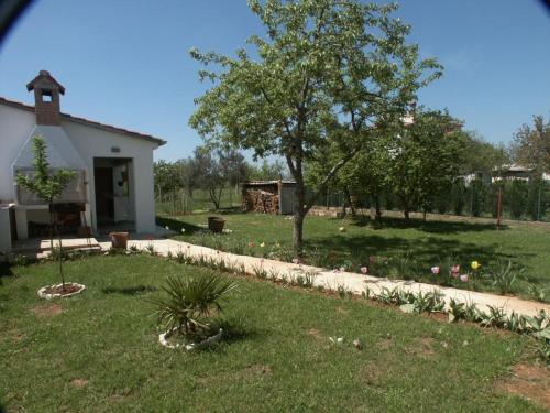 Apartments With A Parking Space Valbandon, Fazana - 2310
