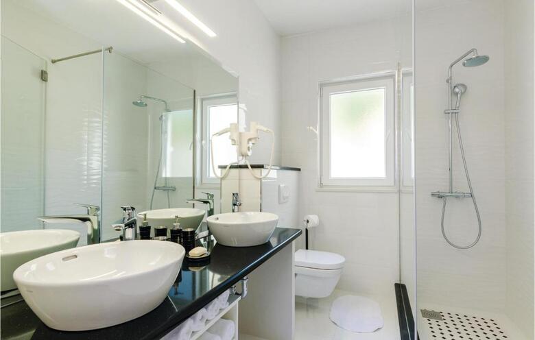 Three-bedroom Holiday Home In Orasac