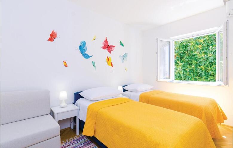 Three-bedroom Holiday Home In Orasac