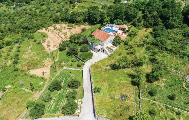Three-bedroom Holiday Home In Orasac