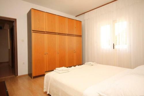 Apartment Kukljica 8237b