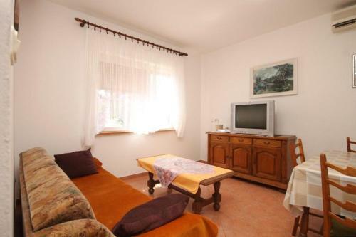 Apartment Kukljica 8237b