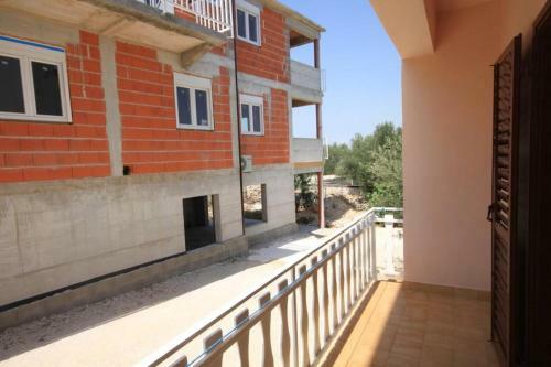 Apartment Kukljica 8237b
