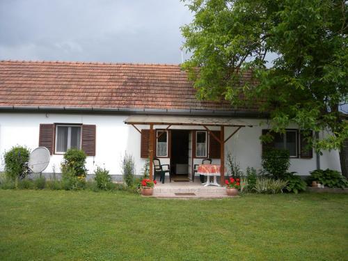 Apartment In Balatonbereny 18127