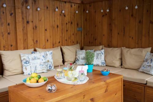 T�part Apartman And Home
