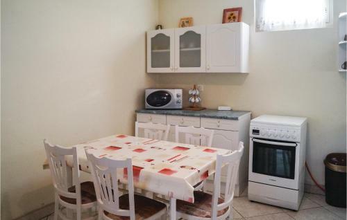 Two-bedroom Holiday Home In Balatonendred
