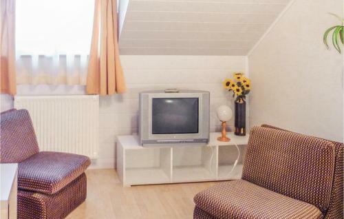Three-bedroom Holiday Home In Balatonalmadi