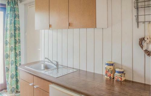 Three-bedroom Holiday Home In Balatonalmadi