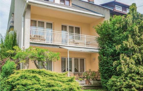 Three-bedroom Holiday Home In Balatonalmadi