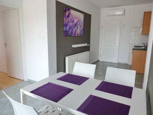 Alb�zia Apartments