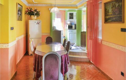 Five-bedroom Holiday Home In Balatonfoldvar