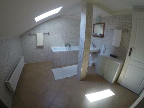 Rozs� Apartman