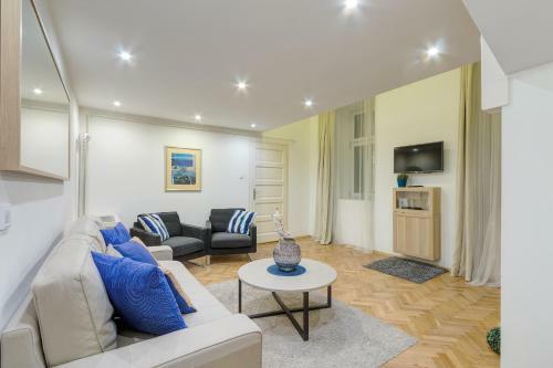 D.five Beautiful Apartment At Basilica