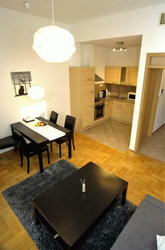 Gozsdu Apartment