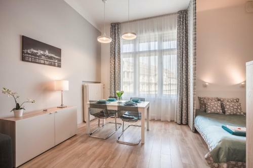 Synagogue Apartment Doh�ny