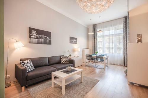 Synagogue Apartment Doh�ny