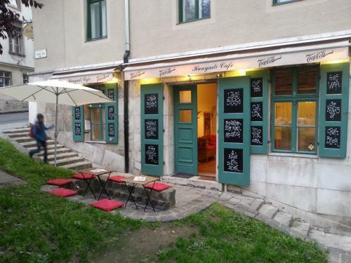 Hostal Balance Green Door 7