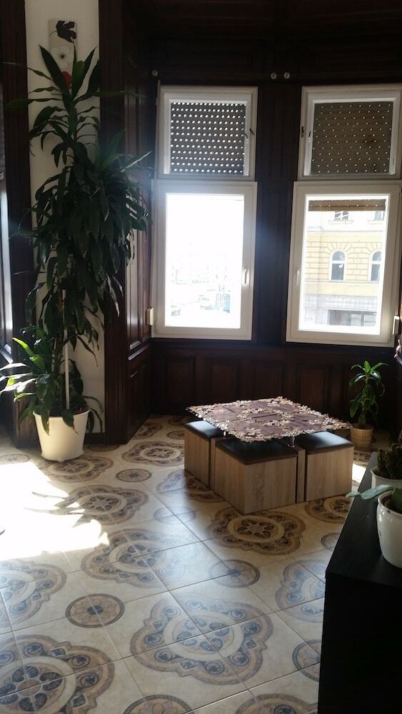 Hostal Omega Guesthouse Budapest