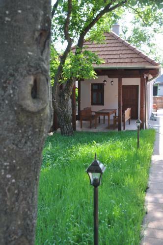 Hostal V�r-kert Vend�gh�z