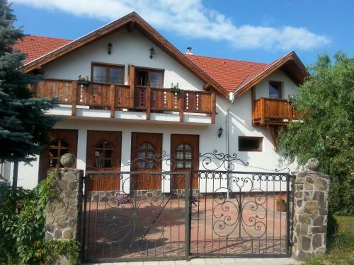 Bed & Breakfast Fels? Fogad�