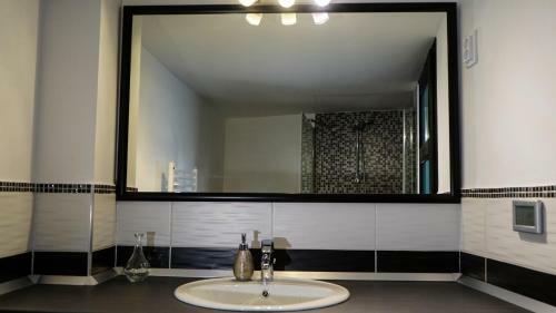 Downtown Deluxe Apartment