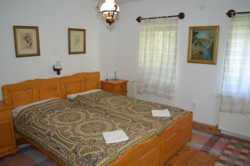 Holl�k�ves Vend�gh�zak