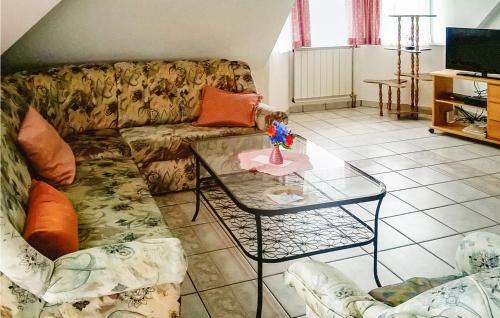 Two-bedroom Apartment In Heviz