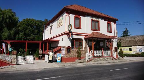Hostal Park Panzi� �s �tterem
