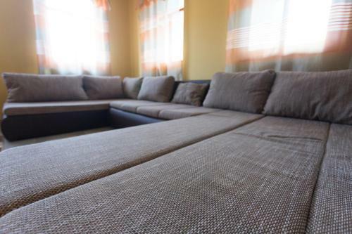 H�romhuta Vend�gh�z