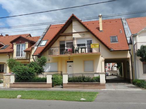 J�zmin Apartman