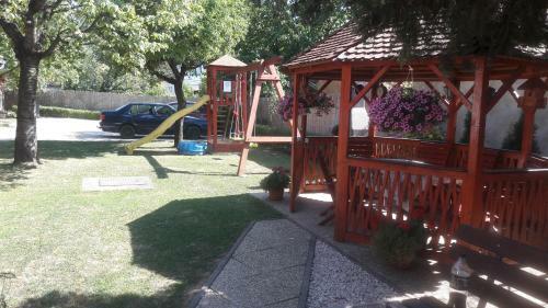 Apartman Anik� Vend�gh�z