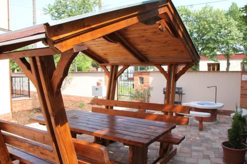 Imola �s Andrea Apartmanh�z 2