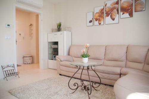 Aramis 4 Apartments