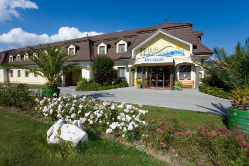 H�tk�ti Wellness Hotel �s Lovaspark