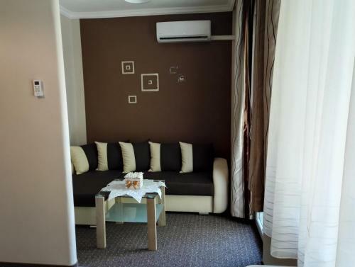 Ad�l Apartman
