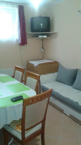 Hostal Elizabeth Vend�gh�z