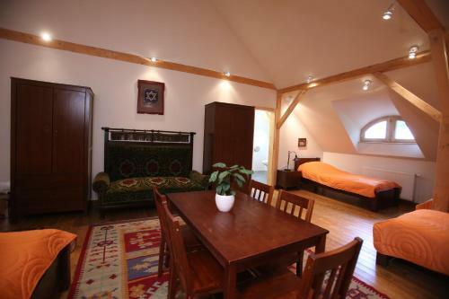 Hostal Csodarabbik �tja Fogad�