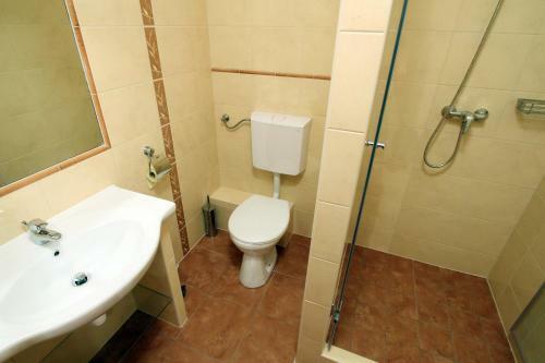 Hostal Family Panzio Es Apartman Hazak