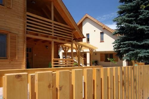 Hostal Family Panzio Es Apartman Hazak