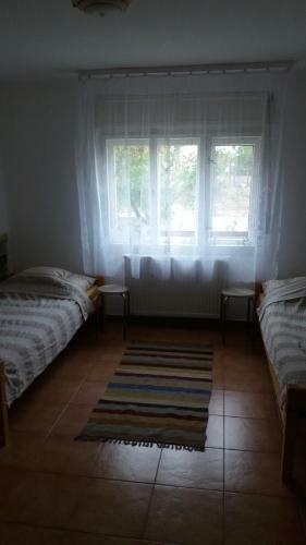 Hetedh�t Vend�gh�z